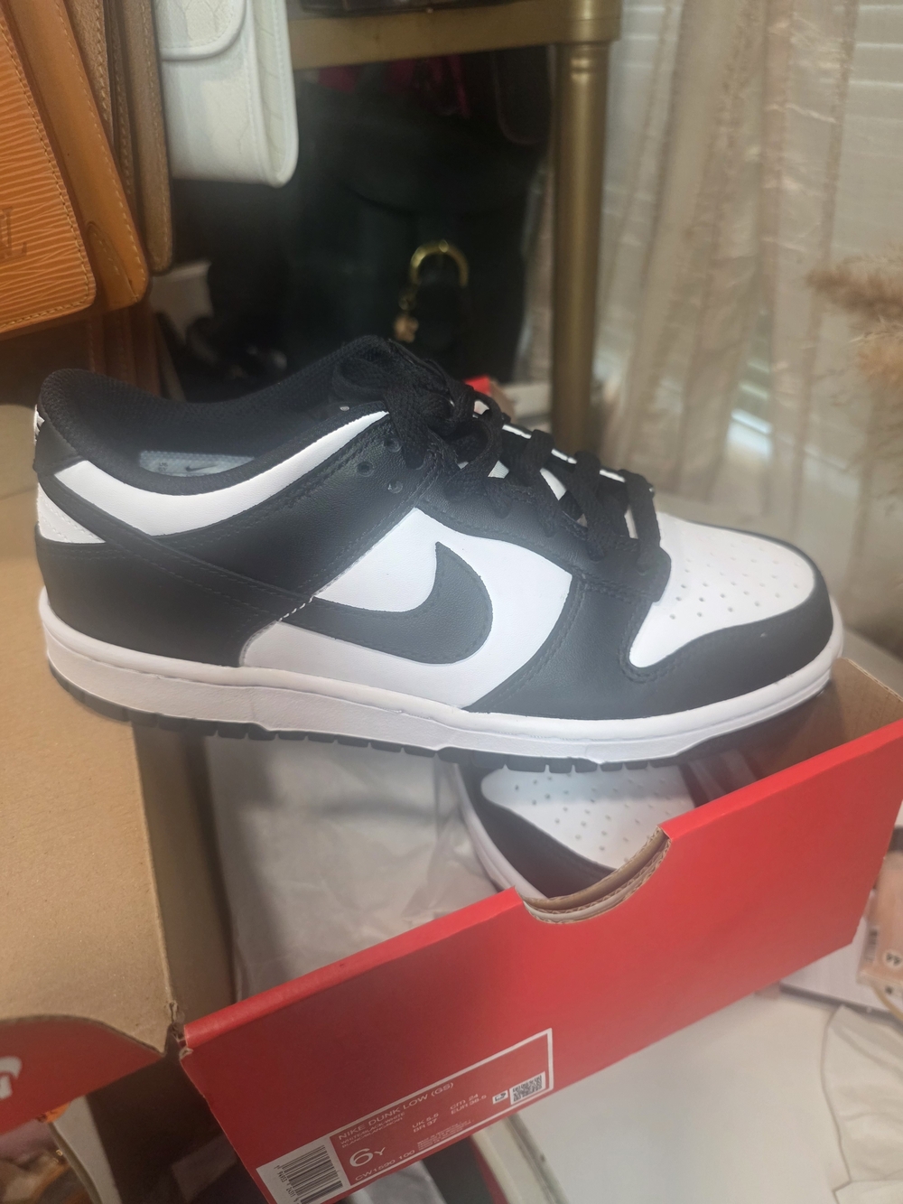 Nike Black and White Low-Top Sneaker 7.5Y